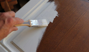 4 Pros and 4 Cons of Kitchen Cabinet Painting