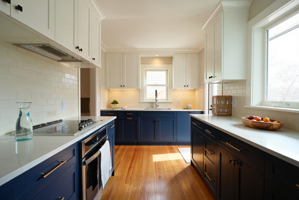  two-tone kitchen cabinet colors with white shaker uppers and Hale Navy lower cabinets in a Utah transitional kitchen